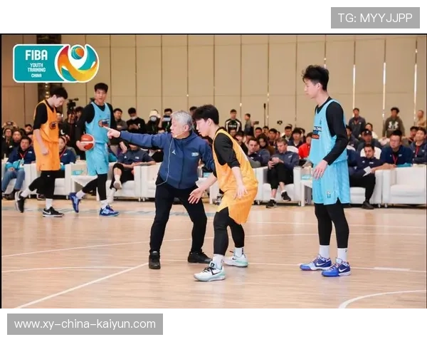篮球学院加强青训教练员的国际研修与教学交流平台建设，篮球训练营教练团队